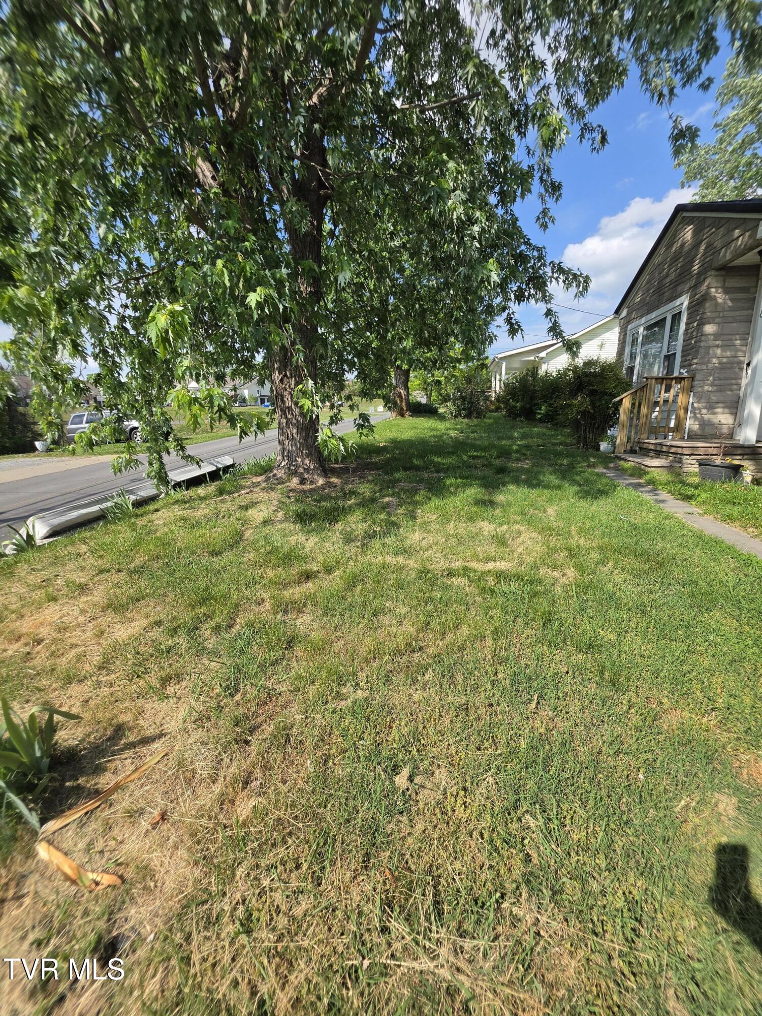 508 East Barton Ridge Road Greeneville, TN 37745 - Photo 8 of 21 20260418_163519