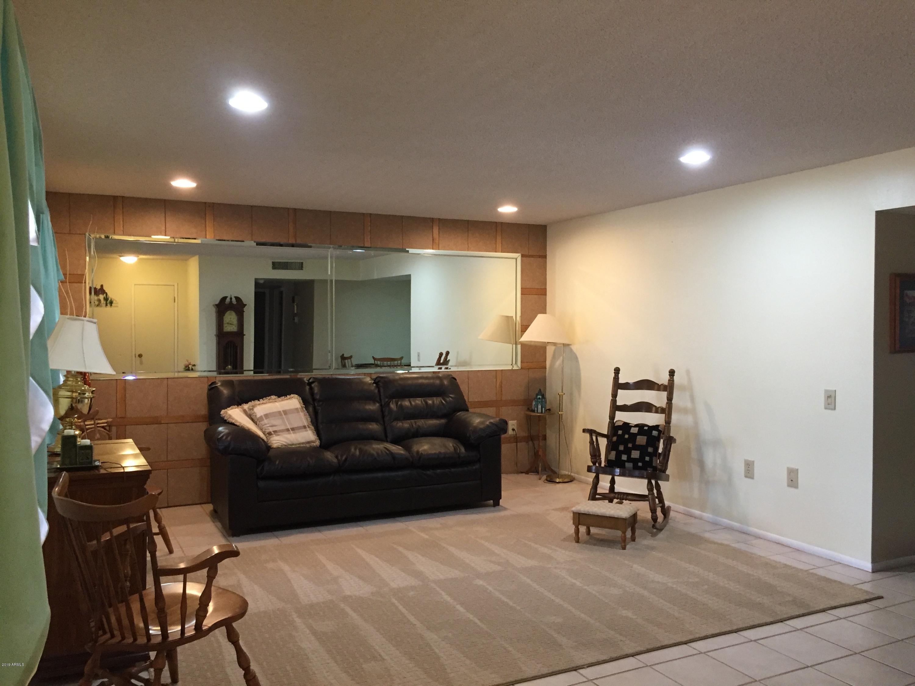11074 West Oak Ridge Road Sun City, AZ 85351 - Photo 3 of 14 Family Room - Nice & Bright