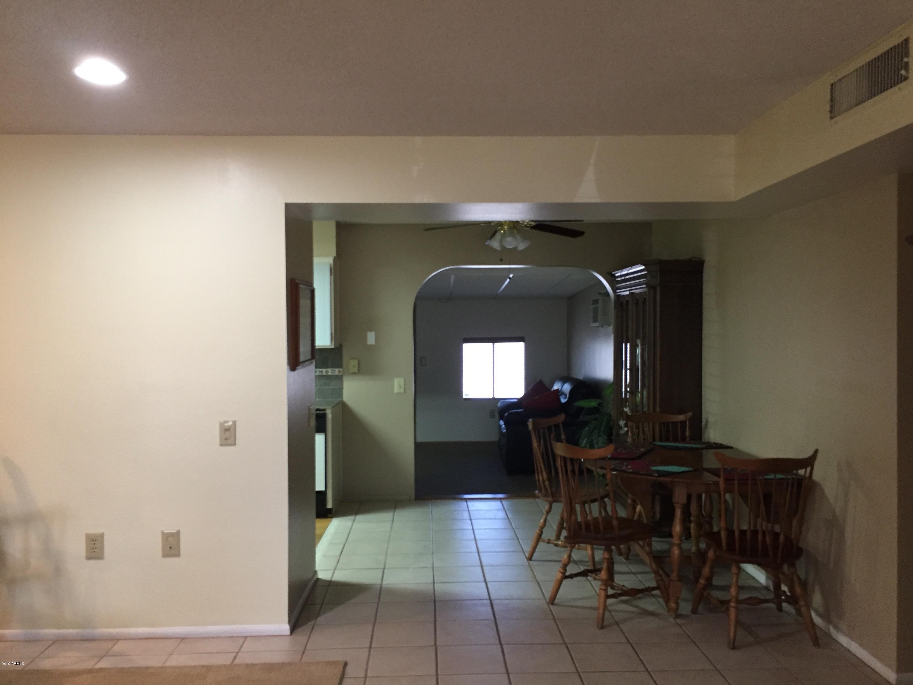11074 West Oak Ridge Road Sun City, AZ 85351 - Photo 8 of 14 Eating Area