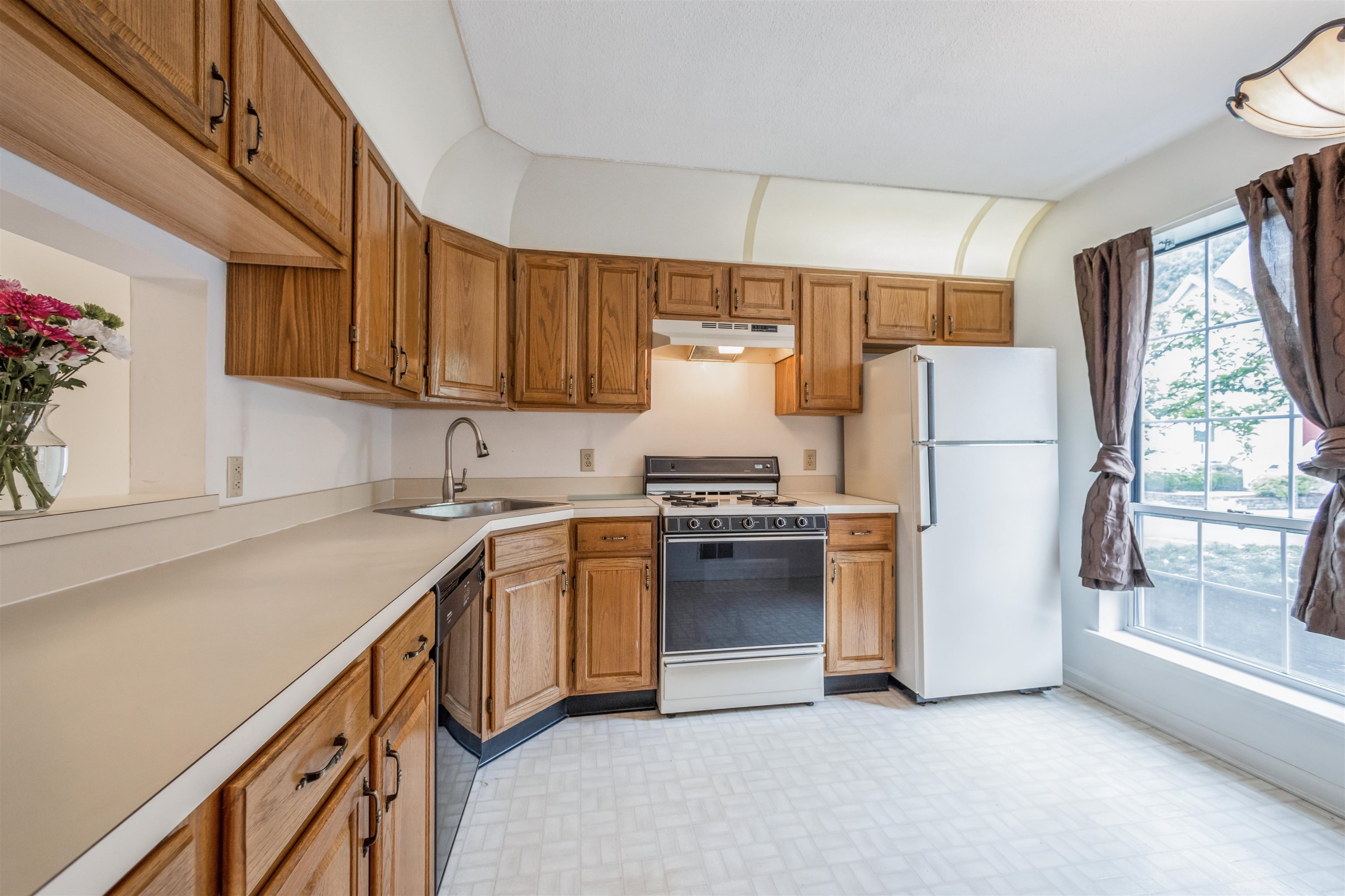 21 Middlesex Road Merrimack, NH 03054 - Photo 8 of 35