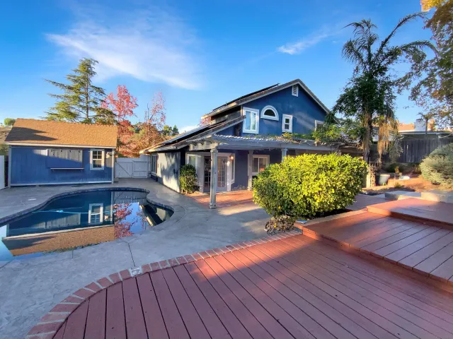 a view of a bathtub in the yard