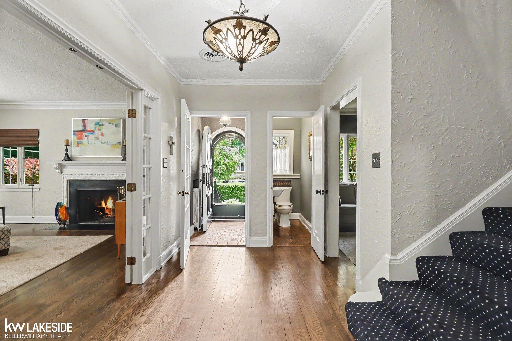 286 Rivard Boulevard Grosse Pointe, MI 48230 - Photo 8 of 42
