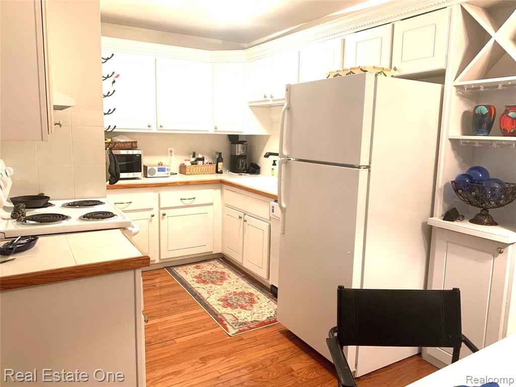 417 Parkdale Avenue, Unit 2 Rochester, MI 48307 - Photo 2 of 13
