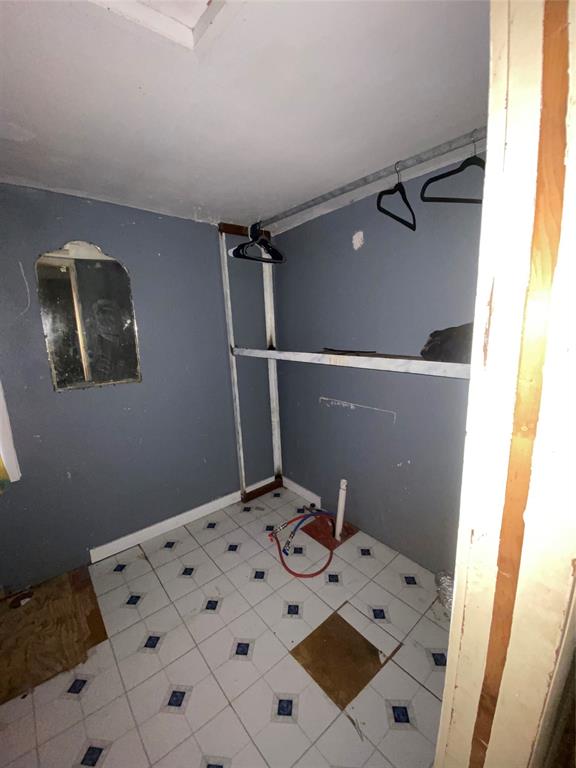 912 Taylor Avenue Rule, TX 79547 - Photo 14 of 26 a view of a bathroom