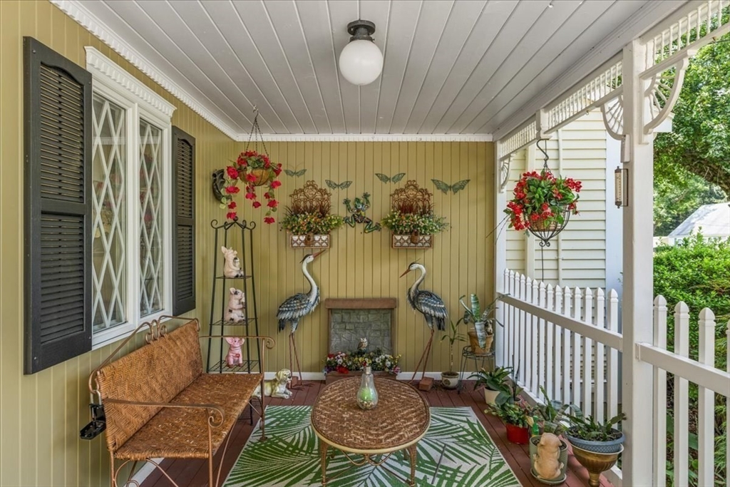 28 Lawrence Road Halifax, MA 02338 - Photo 5 of 42 Gallery Image 5