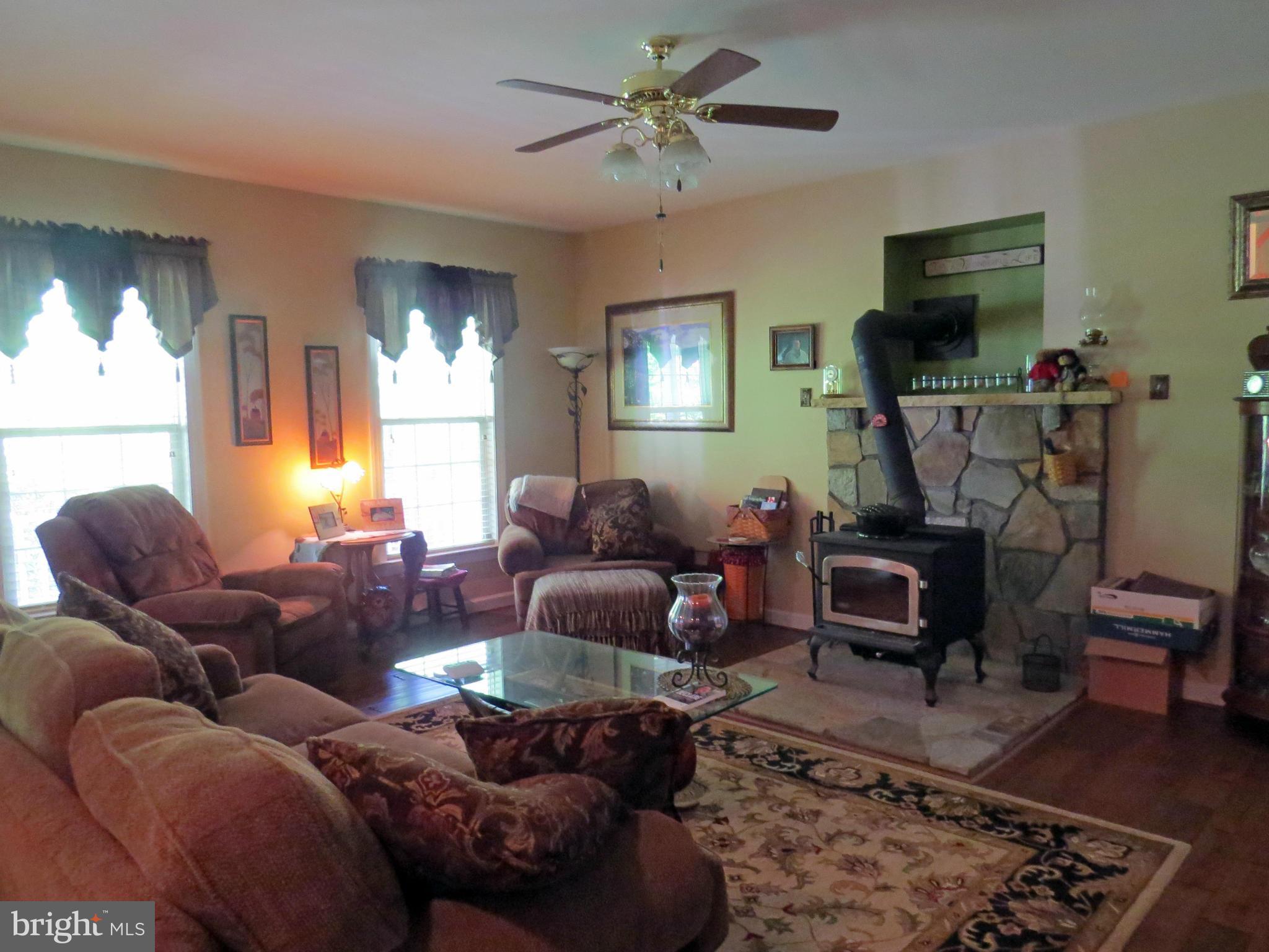 3420 Basford Road Frederick, MD 21703 - Photo 8 of 20 Living Room