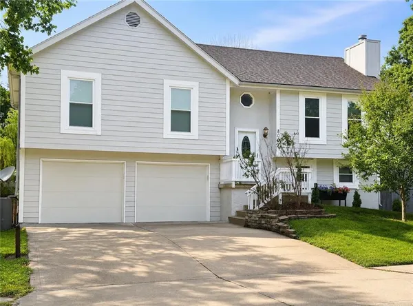$289,900 | 808 Heather Drive, Belton, MO 64012