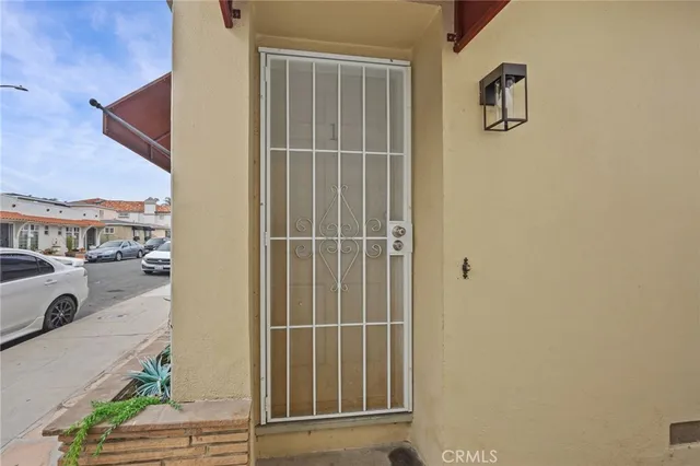 $1,995 | 38 Argonne Avenue, Unit 1, Long Beach, CA 90803