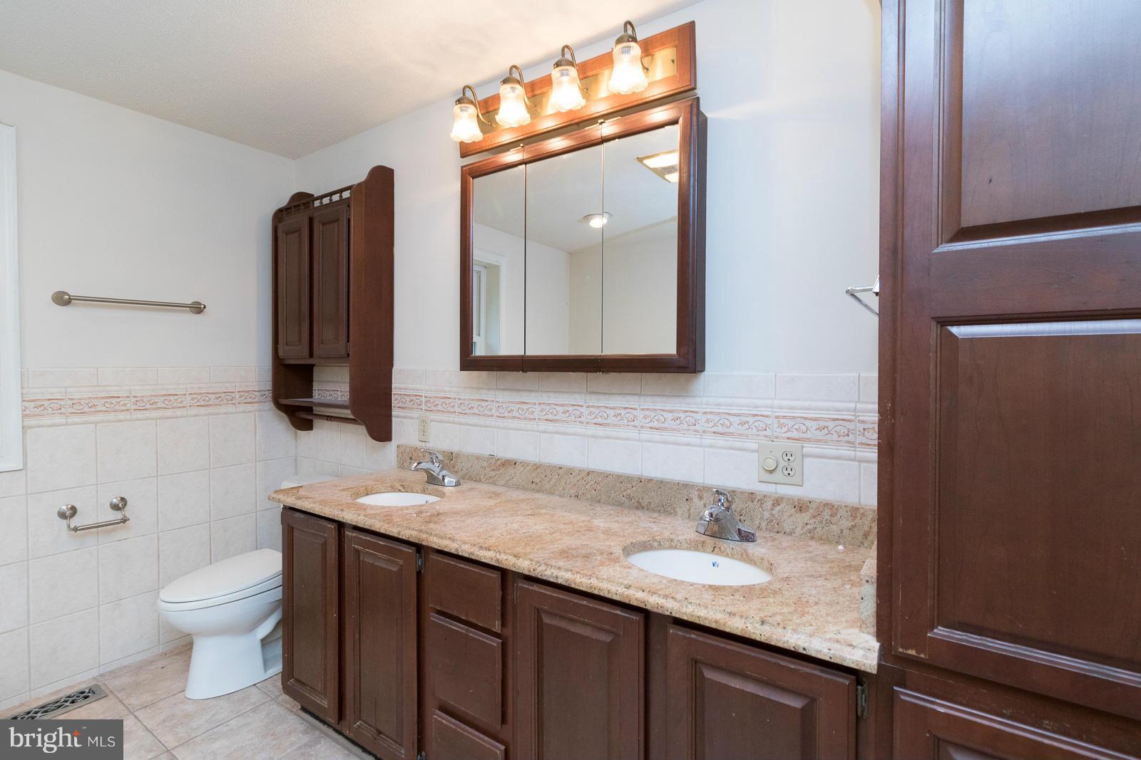 9182 Dahlgren Road King George, VA 22485 - Photo 17 of 30 Bath (Master)