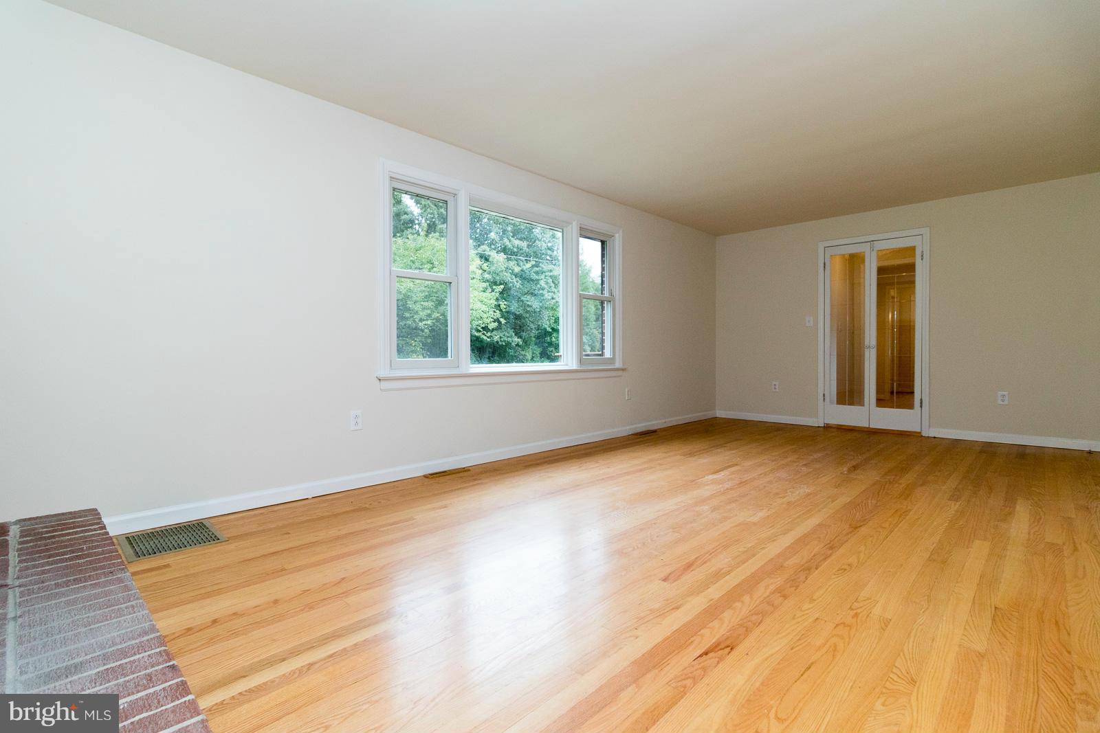 9182 Dahlgren Road King George, VA 22485 - Photo 6 of 30 Living Room