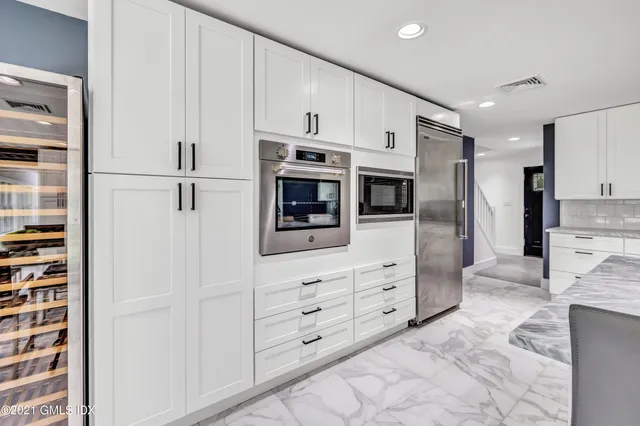 $4,750,000 | 23 Meeting House Road, Greenwich, CT 06831