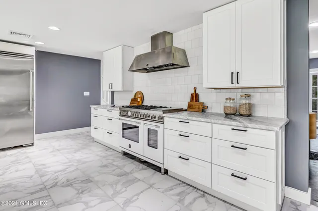 $4,750,000 | 23 Meeting House Road, Greenwich, CT 06831