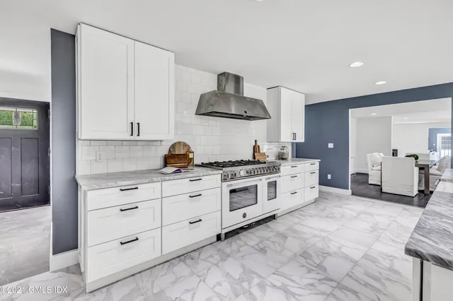 $4,750,000 | 23 Meeting House Road, Greenwich, CT 06831