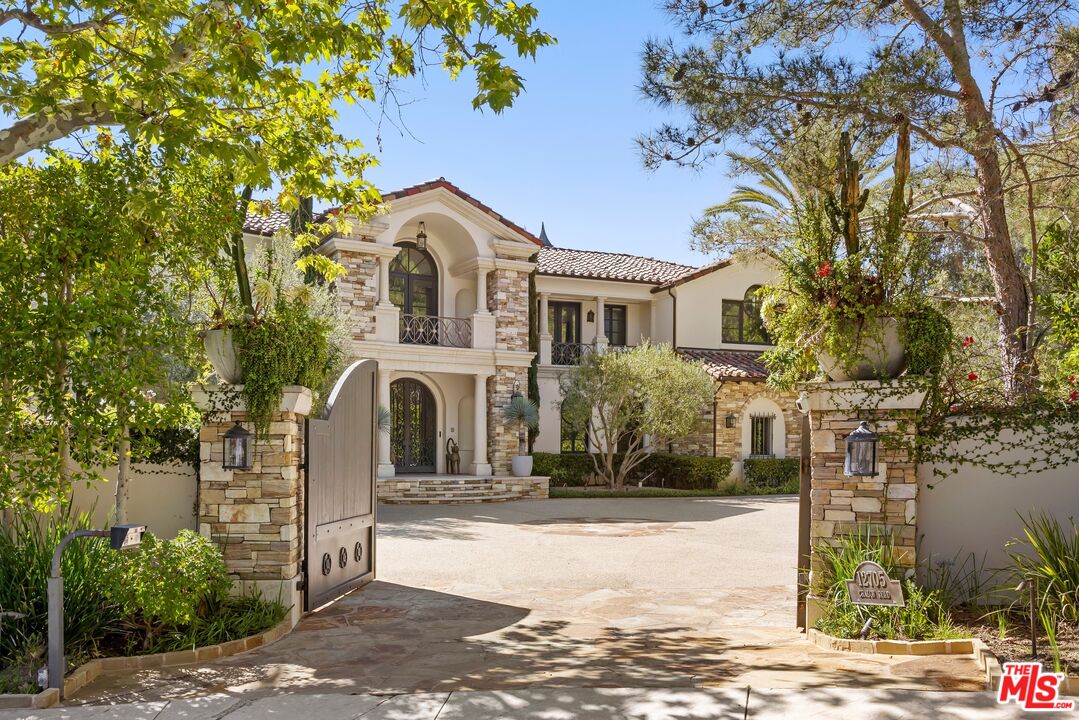 12705 Chalon Road Los Angeles, CA 90049 - Photo 5 of 47