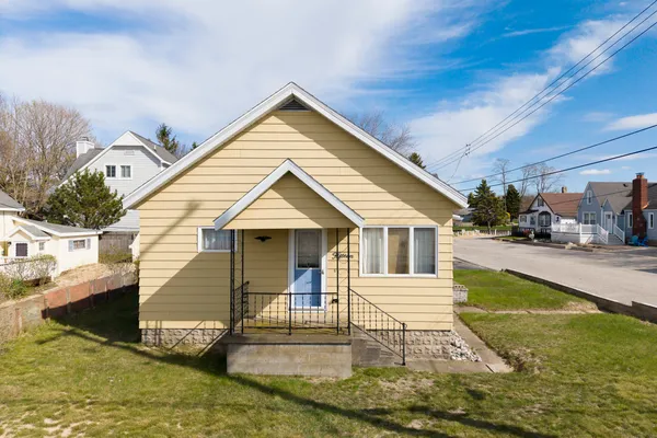 $579,000 | 15 North Lakeshore Drive, Manistee, MI 49660