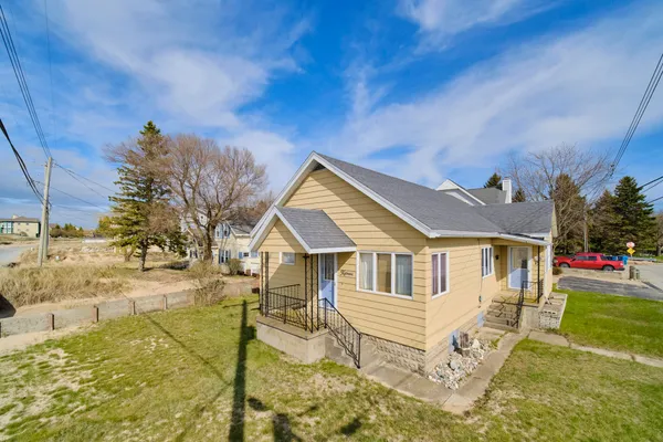 $579,000 | 15 North Lakeshore Drive, Manistee, MI 49660