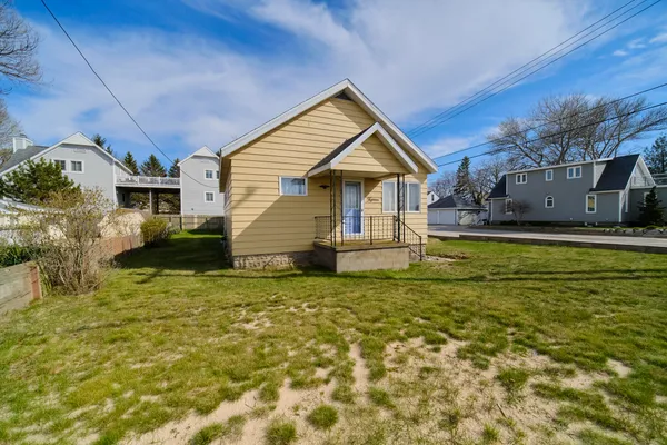 $579,000 | 15 North Lakeshore Drive, Manistee, MI 49660