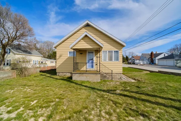$579,000 | 15 North Lakeshore Drive, Manistee, MI 49660