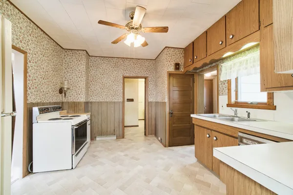 $579,000 | 15 North Lakeshore Drive, Manistee, MI 49660