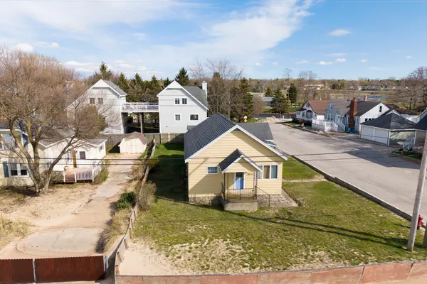 $579,000 | 15 North Lakeshore Drive, Manistee, MI 49660