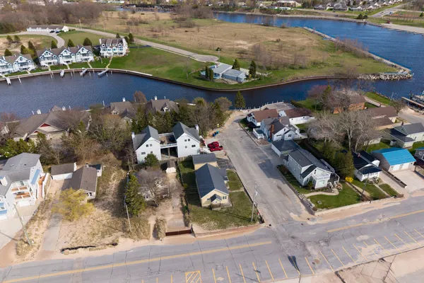 $579,000 | 15 North Lakeshore Drive, Manistee, MI 49660