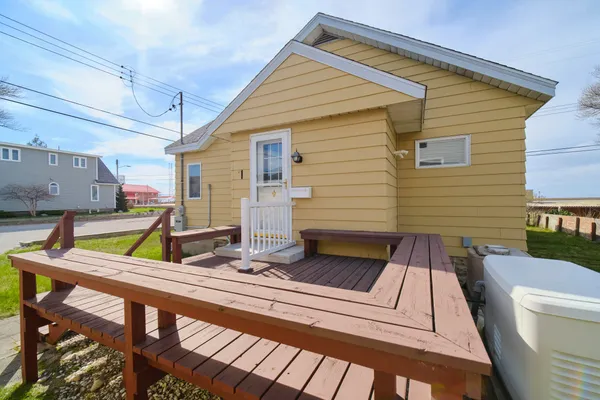 $579,000 | 15 North Lakeshore Drive, Manistee, MI 49660