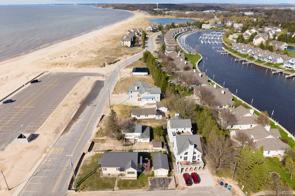 $579,000 | 15 North Lakeshore Drive, Manistee, MI 49660