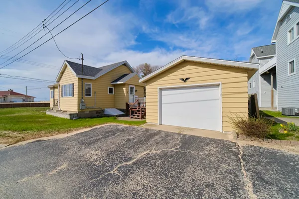 $579,000 | 15 North Lakeshore Drive, Manistee, MI 49660