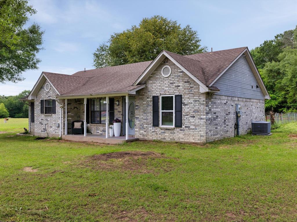 300 Pecan Circle Emory, TX 75440 - Photo 3 of 37