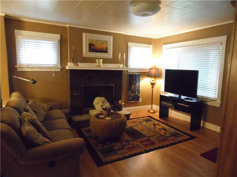 344 Wible Run Road Pittsburgh, PA 15209 - Photo 13 of 18 Living Room.