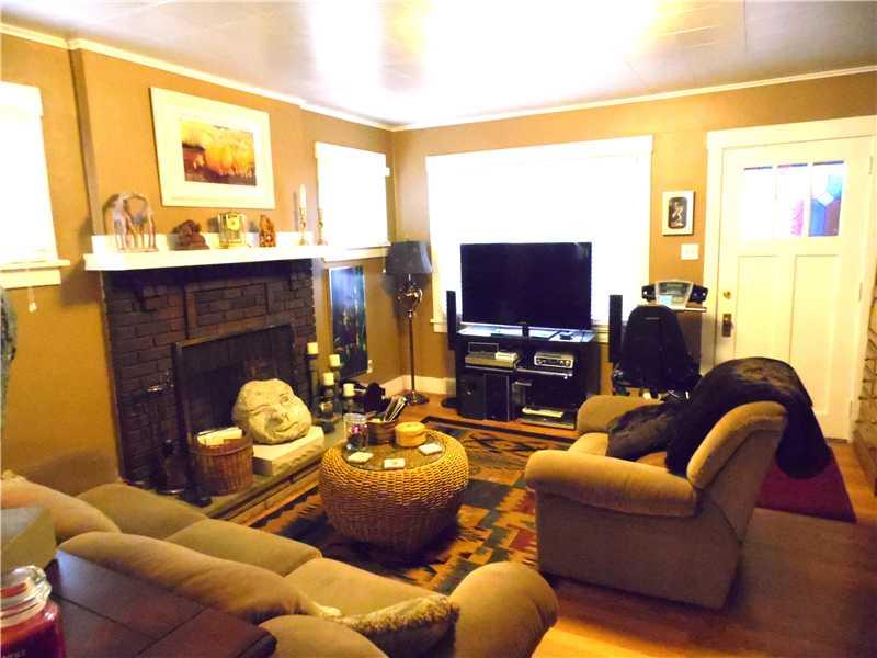 344 Wible Run Road Pittsburgh, PA 15209 - Photo 6 of 18 Living Room.