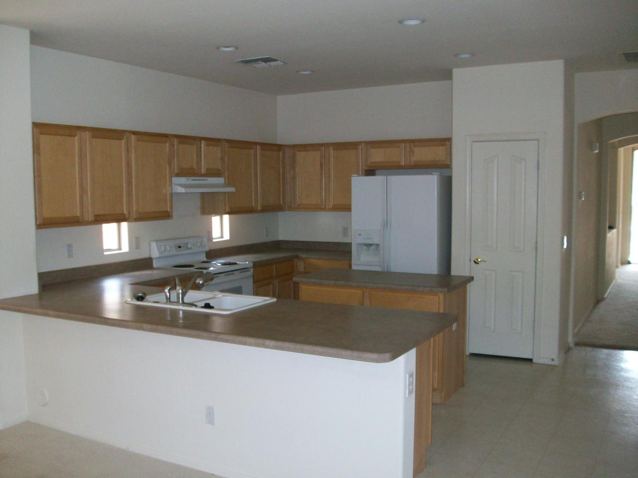 3446 East Powell Way Gilbert, AZ 85298 - Photo 2 of 11 Kitchen