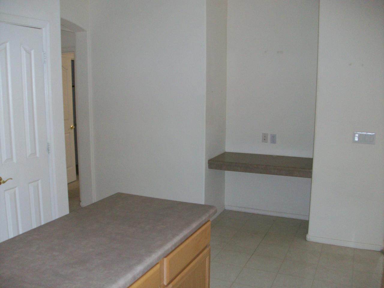 3446 East Powell Way Gilbert, AZ 85298 - Photo 4 of 11 Kitchen desk