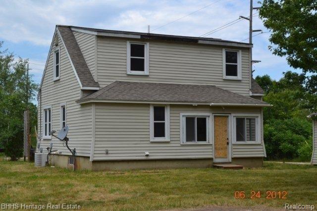 3216 Hogback Road Fowlerville, MI 48836 - Photo 2 of 25 Back of House