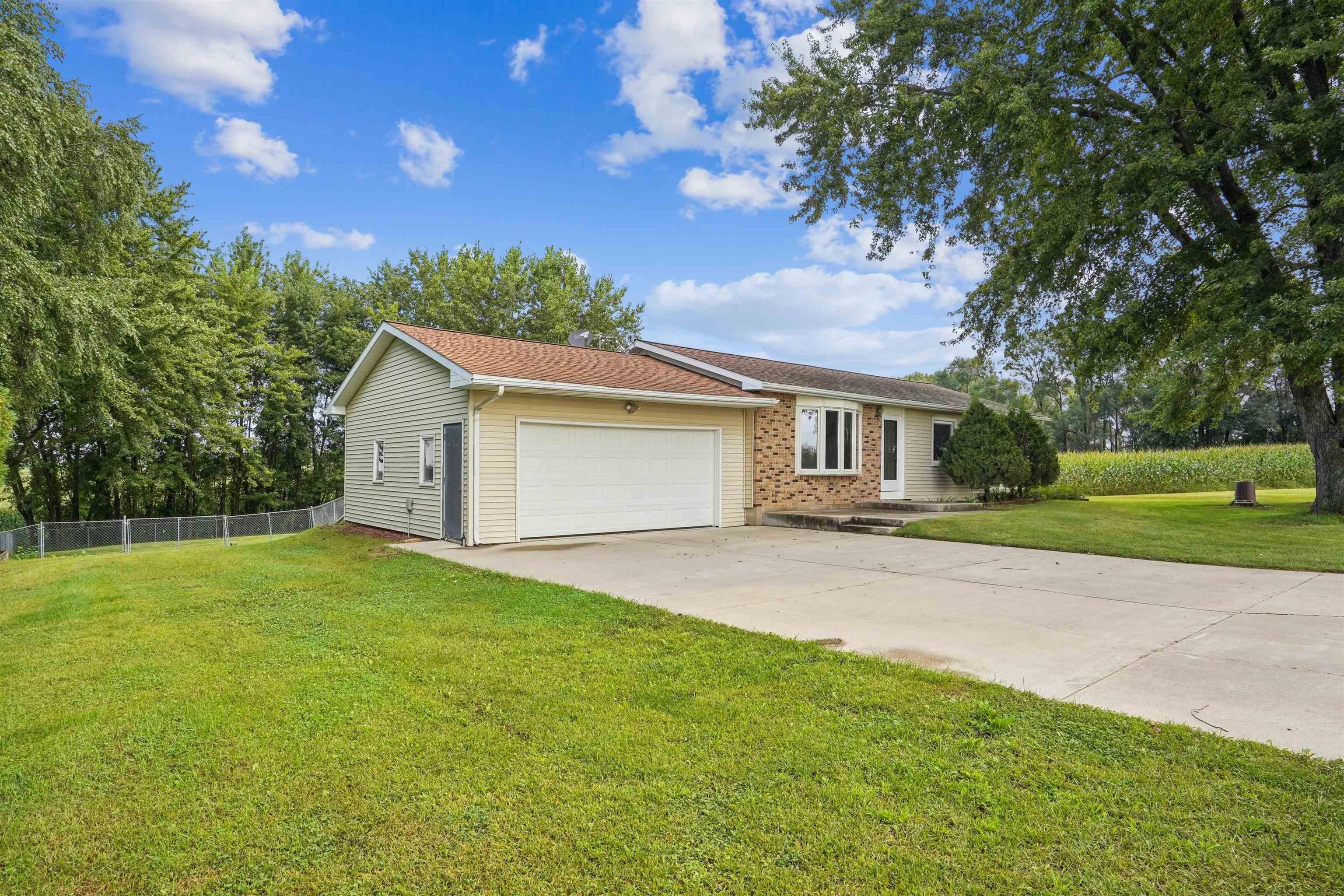 149 East Mt Vernon Road Waterloo, IA 50703 - Photo 2 of 28 Gallery Image 2