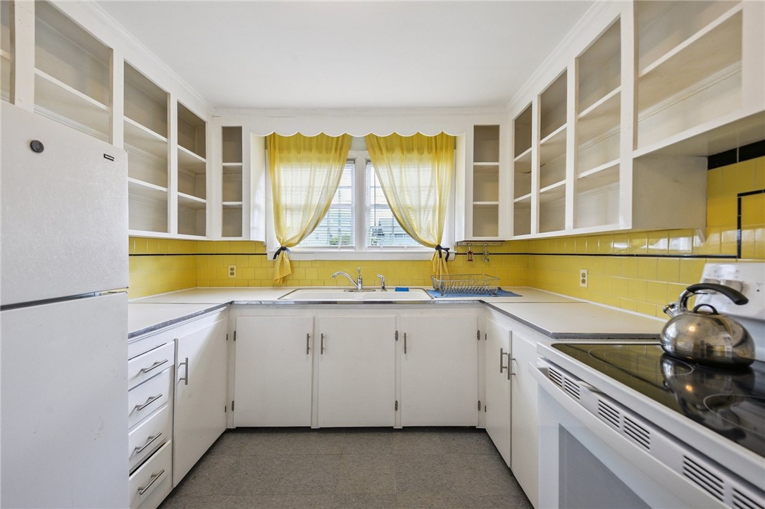 45 Leonard Bodwell Road Narragansett, RI 02882 - Photo 11 of 28 Gallery Image 11