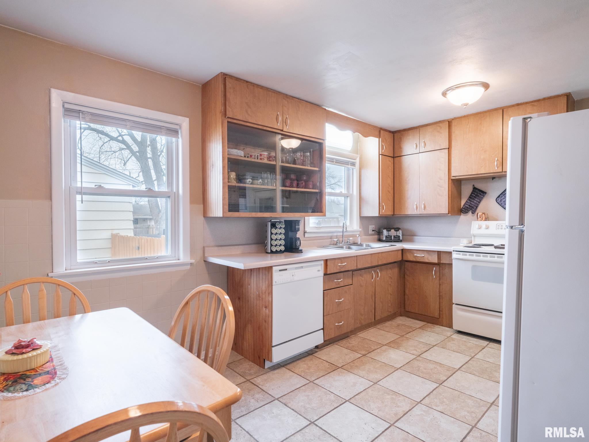 320 Barbara Road Pekin, IL 61554 - Photo 9 of 43 Gallery Image 9