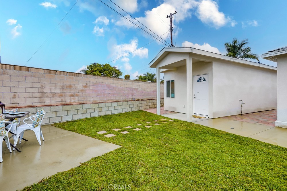 6439 Mohawk Road Westminster, CA 92683 - Photo 5 of 41 a view of a backyard with a patio