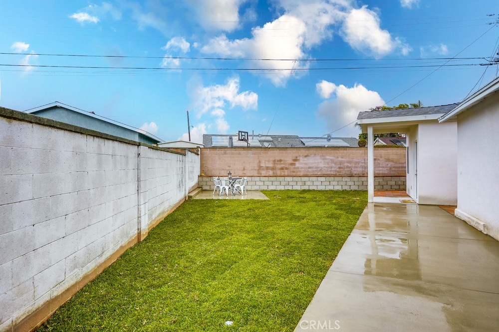 6439 Mohawk Road Westminster, CA 92683 - Photo 6 of 41 a view of a backyard with pathway