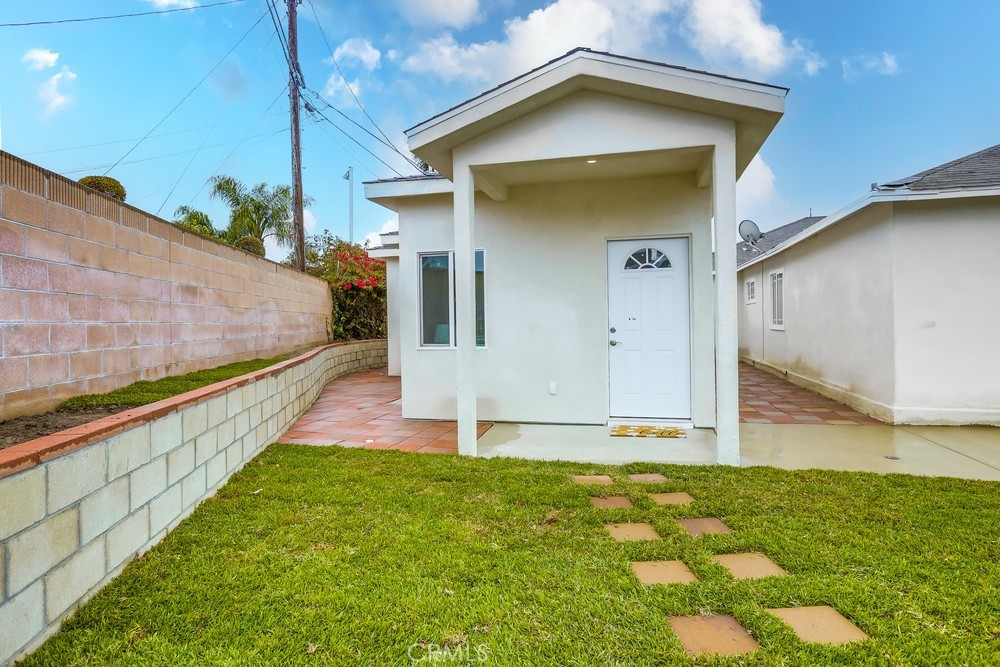 6439 Mohawk Road Westminster, CA 92683 - Photo 8 of 41 a front view of a house with a yard