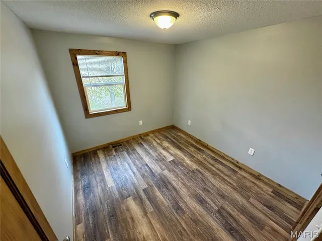 $195,000 | 29031 State Hwy V, Maywood, MO 63454