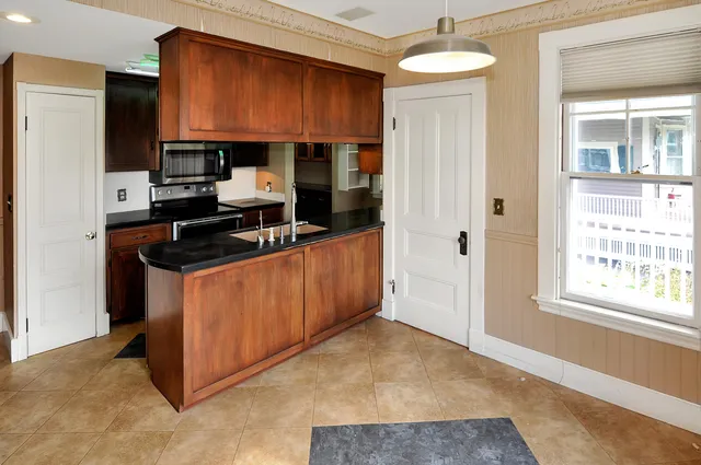 $299,900 | 75 South South Park Street, Bangor, ME 04401