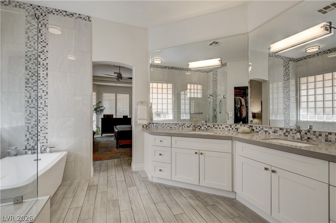 457 Indigo Springs Street Henderson, NV 89014 - Photo 23 of 58 Primary bath