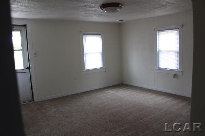863 Addison Street Adrian, MI 49221 - Photo 5 of 13 31296241-4.JPG