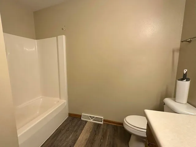 $2,395 | 335 Nicole Court, Pewaukee, WI 53072