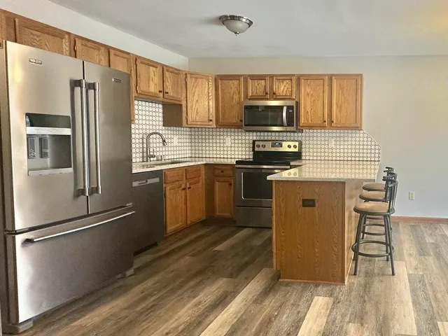 $2,395 | 335 Nicole Court, Pewaukee, WI 53072