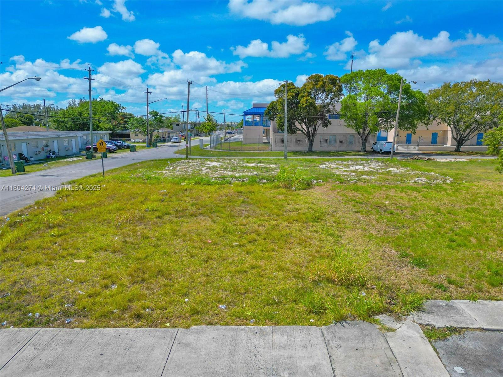402 Southwest 6th Street Homestead, FL 33030 - Photo 12 of 12 a view of a fountain with a big yard