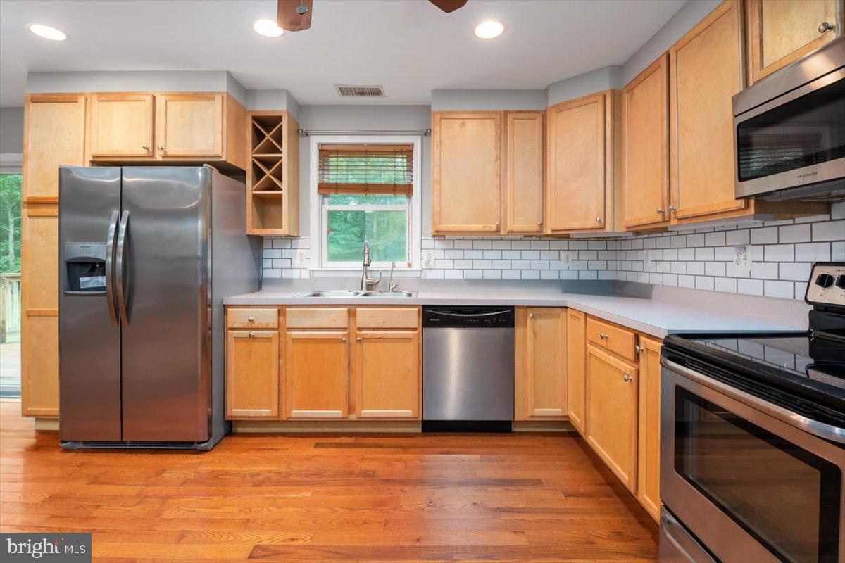 1232 Perrys Corner Road Grasonville, MD 21638 - Photo 12 of 35 Stainless steel appliances, Maple Cabinets