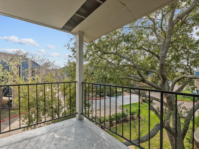 $159,000 | 18519 Egret Bay Boulevard, Unit 1802, Houston, TX 77058