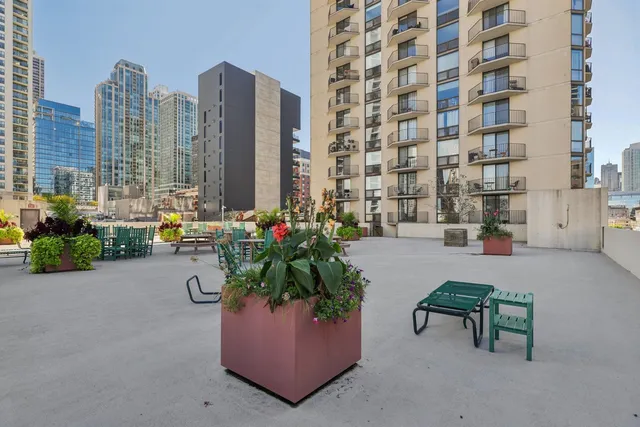 $210,000 | 70 West Huron Street, Unit 2210, Chicago, IL 60654